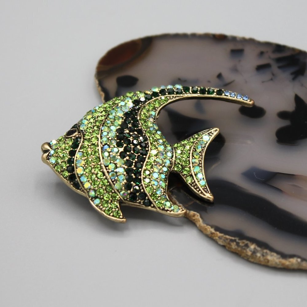 Jewelry pin brooch pendant fish animal water green yellow gold tone sparkly new